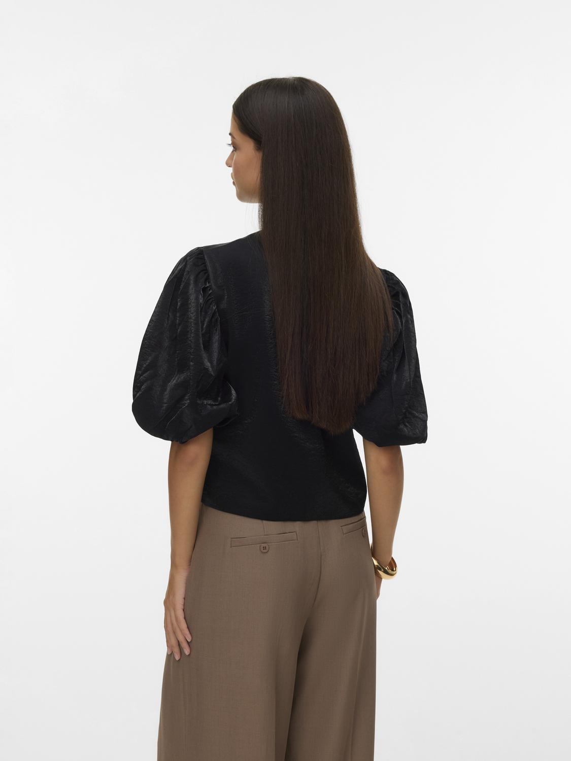 model_shot-back